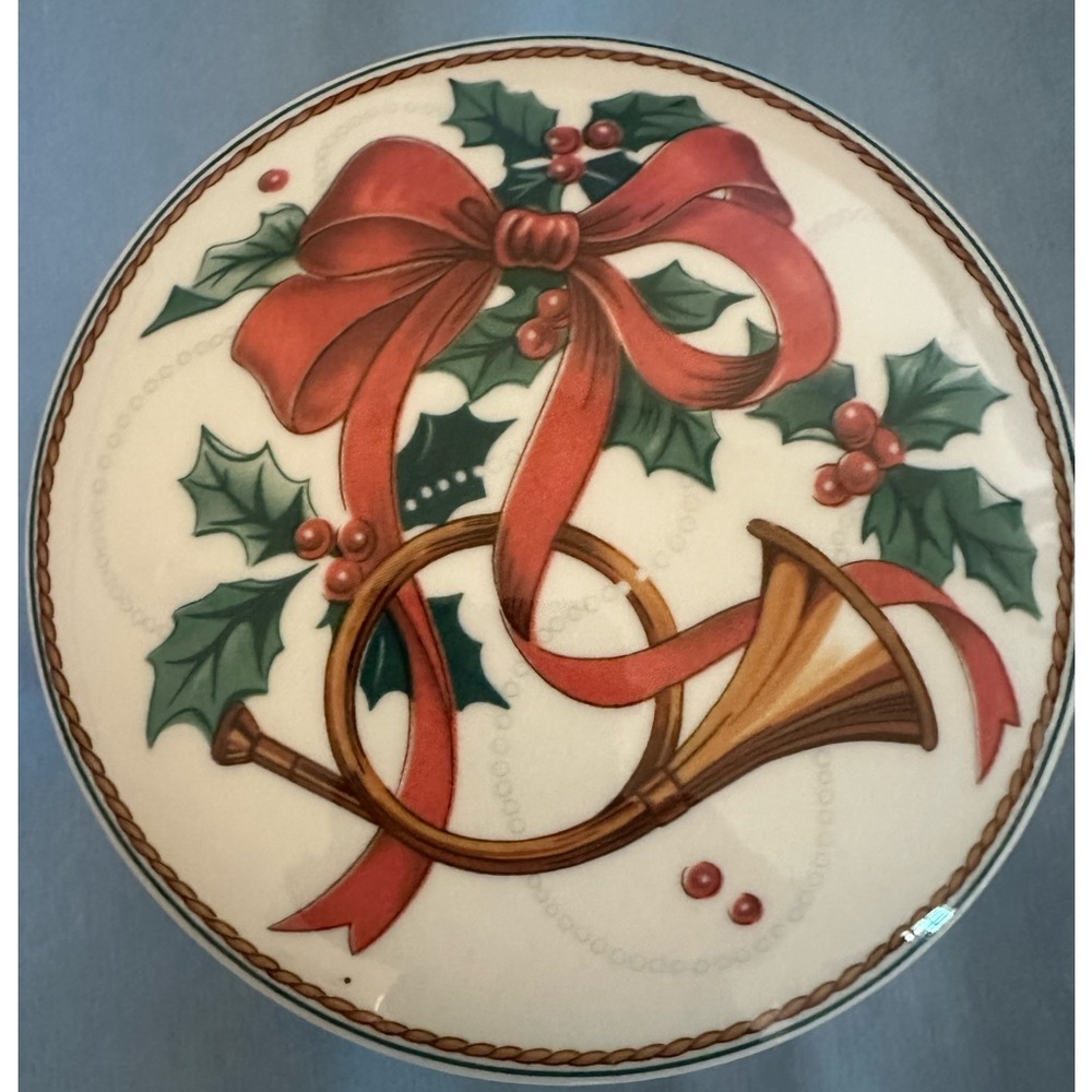 Mikasa Maxima Jubilation Candy dish Trinket Horn
Holly Red Ribbon